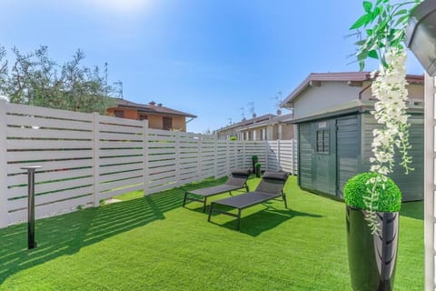 Patio, Day, Garden, Garden, Garden view, sunbed