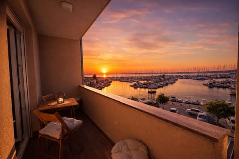 View (from property/room), Seating area, Dining area, Sunset