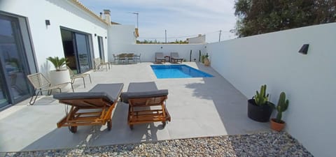 Property building, Balcony/Terrace, Swimming pool