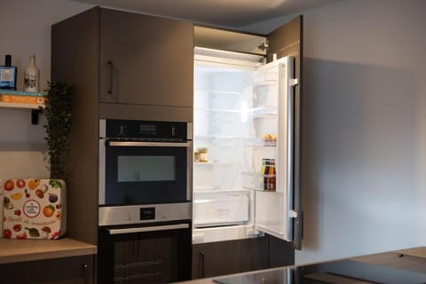 Cozy City Stay 2BR with Sofa Bed Apartment in Exmouth