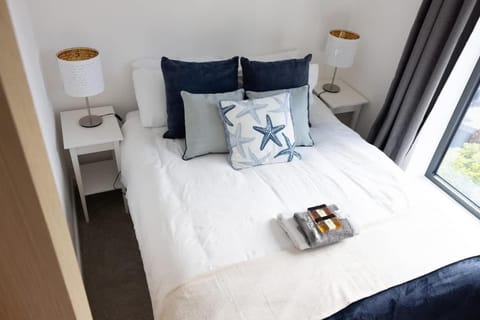 Modern 1BR with Sofa Bed Stay Apartment in Exmouth