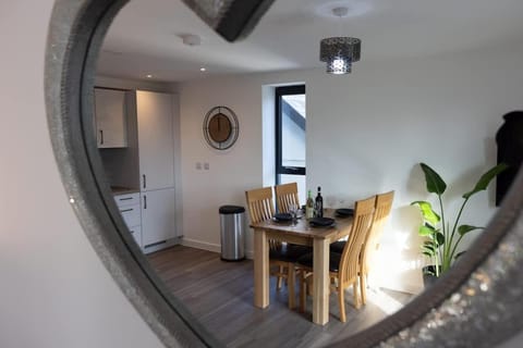 Modern 1BR with Sofa Bed Stay Apartment in Exmouth