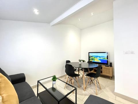 TV and multimedia, Living room, Dining area, heating, air conditioner