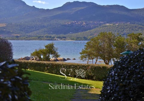 Fronte spiaggia con parcheggio - Rainbow House Apartment in Porto Rotondo