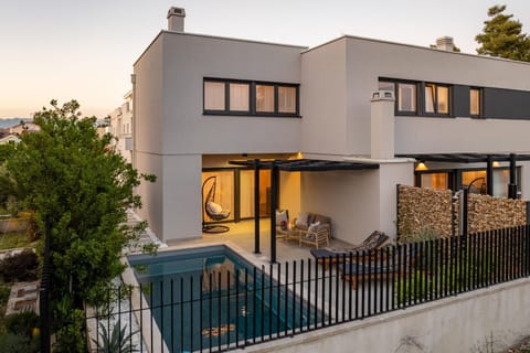 Property building, Facade/entrance, Off site