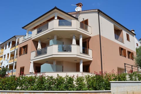 Facade/entrance, Summer, Street view