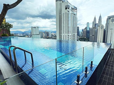 Property building, Nearby landmark, Day, Natural landscape, City view, Pool view, Swimming pool, Swimming pool