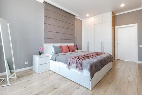 Bed, Photo of the whole room, Bedroom, towels, wardrobe