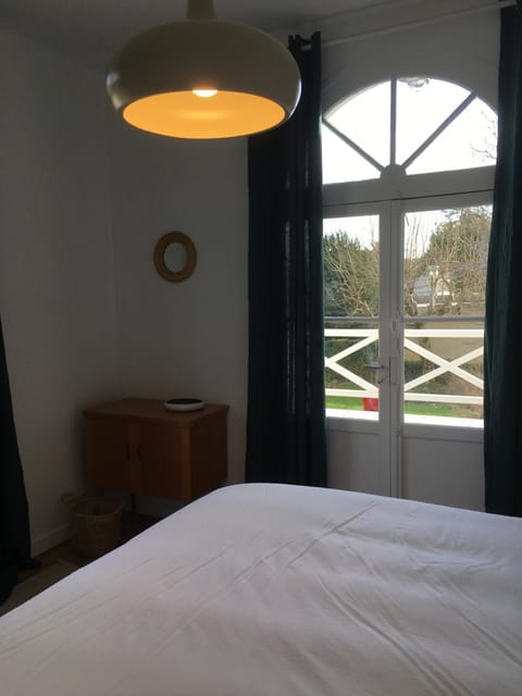 Petite maison de charme - Paris - Rolland Garros - Versailles - Golf - Normandie Bed and Breakfast in Saint-Cloud