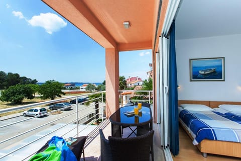 Patio, Bed, Day, Natural landscape, View (from property/room), Balcony/Terrace, Seating area, Bedroom, Sea view, Parking