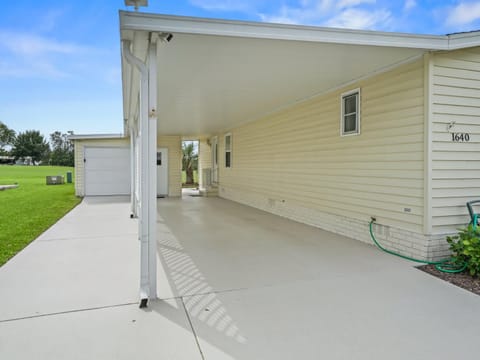 1640 Z1 VILLAGE OF COUNTRY CLUB HILLS by REMAX Premier House in Lady Lake