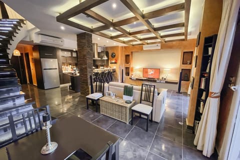 Living room, Dining area, Garden view, microwave, minibar, oven, pet friendly, kitchen