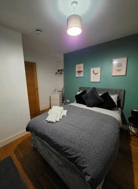 Plush Place Apartment in Swansea