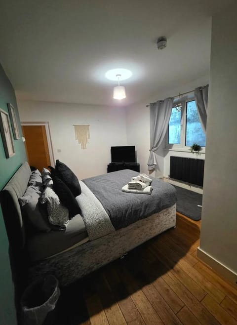 Plush Place Apartment in Swansea