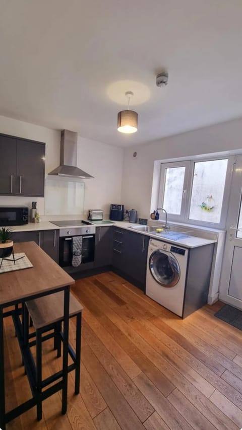 Plush Place Apartment in Swansea