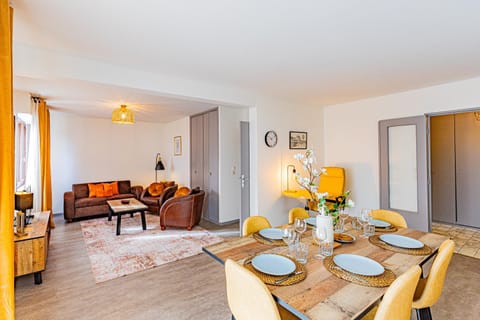 Living room, Seating area, Dining area