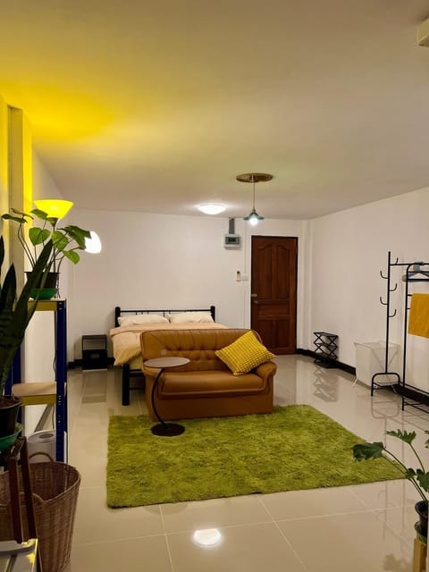 Bed, Living room, Photo of the whole room, Seating area, Bedroom, fireplace