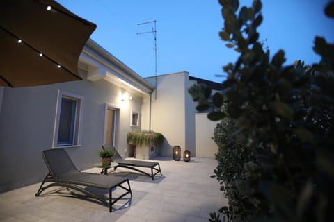 Balcony/Terrace, sunbed
