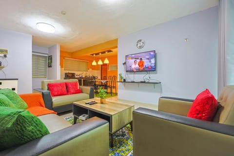 Property building, Communal lounge/ TV room, TV and multimedia, Kitchen or kitchenette, Living room, Seating area, Dining area, Evening entertainment, pet friendly