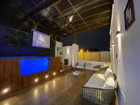 Hot Tub, TV and multimedia, Living room, Evening entertainment, Swimming pool