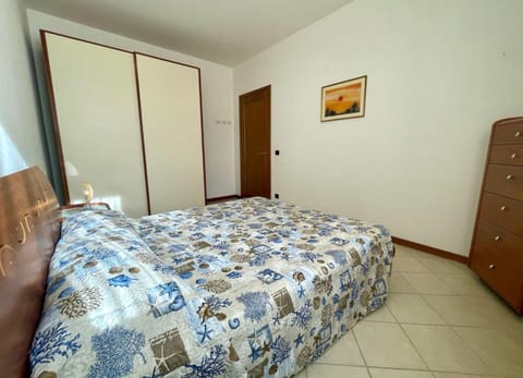 Bed, Decorative detail, Bedroom