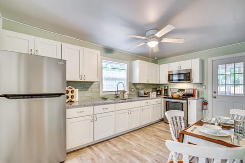 1 Mi to Ocala Dtwn Square Home with Yard! House in Ocala