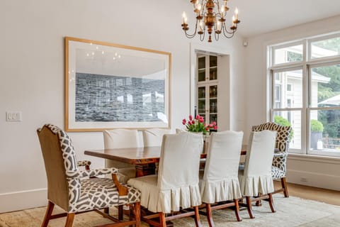 Private, Spacious Home in Wine Country with Perks! House in Napa Valley