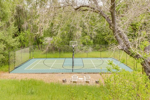 Private, Spacious Home in Wine Country with Perks! House in Napa Valley