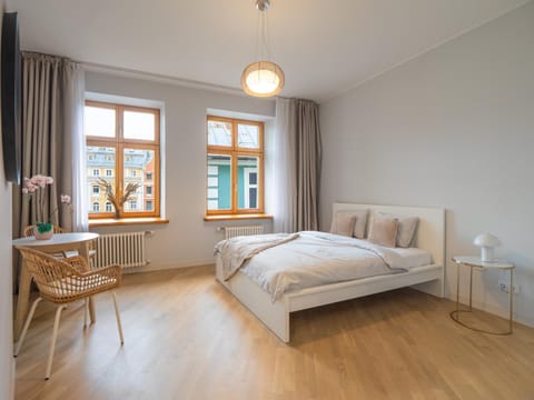 Bed, Living room, Photo of the whole room, Bedroom