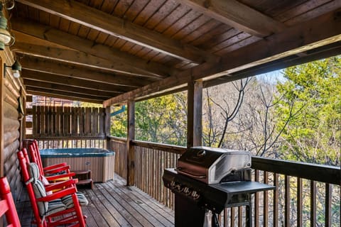 Spacious Cabin Stay for 9 with Hot Tub Close to Town Cabin in Sevierville