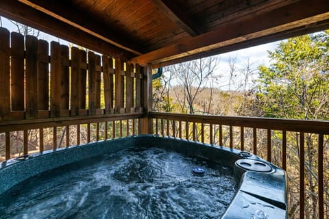 Spacious Cabin Stay for 9 with Hot Tub Close to Town Cabin in Sevierville