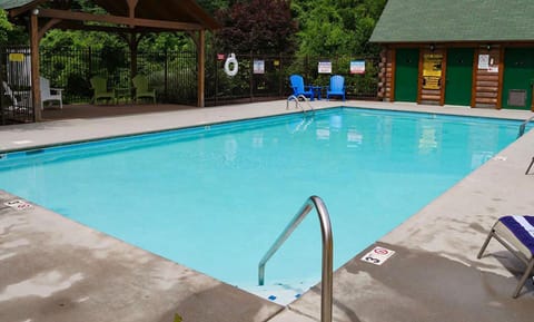 Spacious Cabin Stay for 9 with Hot Tub Close to Town Cabin in Sevierville