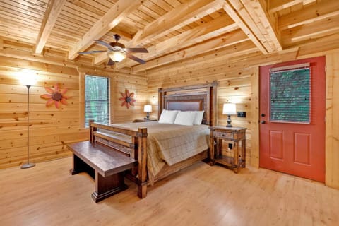 3 BDR Log Cabin in Cozy Resort with Private Hot Tub Cabin in Pittman Center