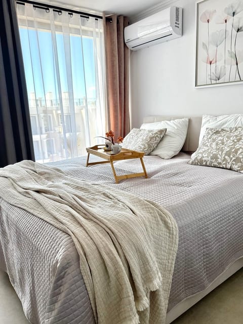 Bed, Bedroom, air conditioner