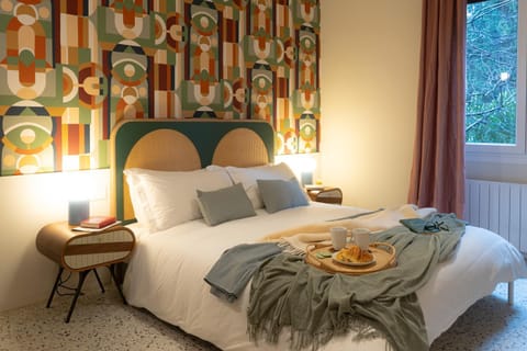 Bed, Bedroom, Garden view