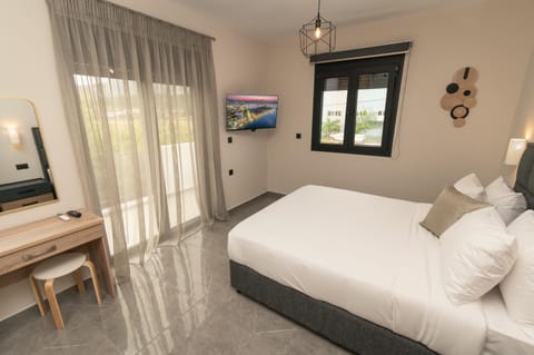 Bed, TV and multimedia, Photo of the whole room, Bedroom, air conditioner