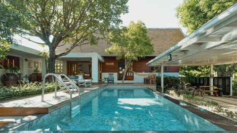 Property building, Patio, Day, Garden, Garden view, Pool view, Swimming pool, sunbed
