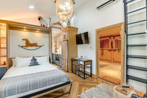 Boutique-Style Barn Stay 4 Mi to Franklin Main St Apartment in Brentwood