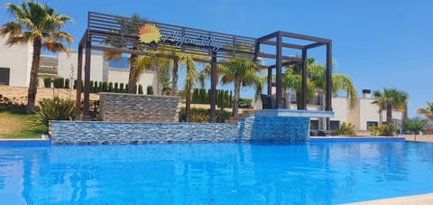 Garden, Garden view, Pool view, Swimming pool, sunbed