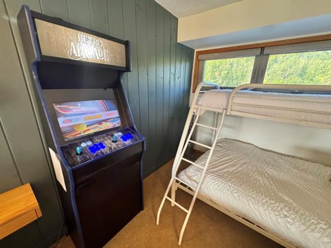 Moose Mtn Retreat Ski in out Condo Pool Hot Tub Fire Pits House in Lutsen