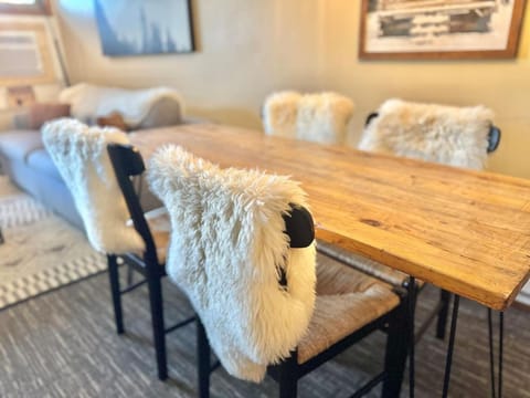 Moose Mtn Retreat Ski in out Condo Pool Hot Tub Fire Pits House in Lutsen