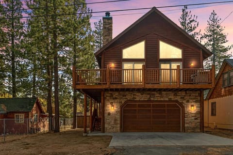 Llama Bear Lodge with Hot Tub House in Big Bear