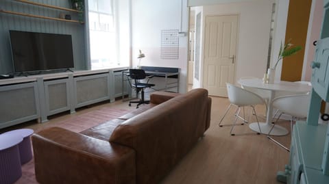 TV and multimedia, Living room, Dining area