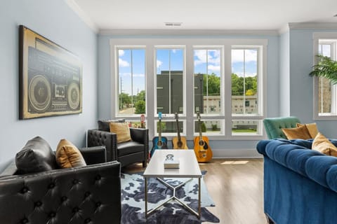 Chic Townhome for 8 w Rooftop House in East Nashville