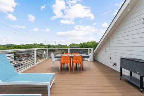 Chic Townhome for 8 w Rooftop House in East Nashville