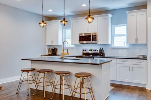 Couple Townhome Getaway near East Nashville House in East Nashville