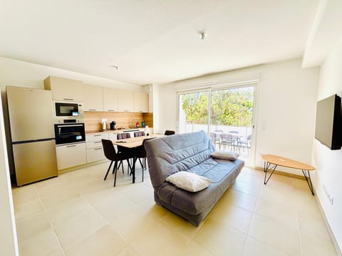 Spring, Seating area, Dining area, internet, kitchen
