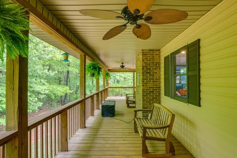5 Mi to Lake Robinson WFH-Friendly Home with Pool House in Greer