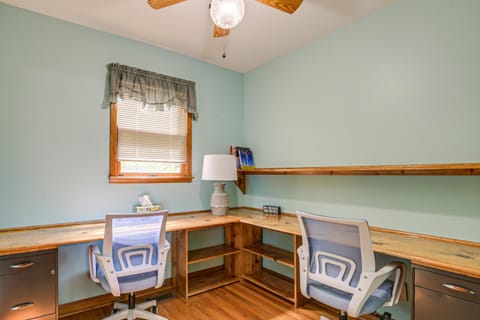 5 Mi to Lake Robinson WFH-Friendly Home with Pool House in Greer