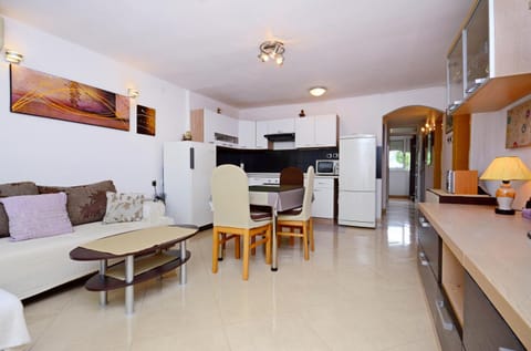 Living room, Seating area, Dining area, minibar, pet friendly